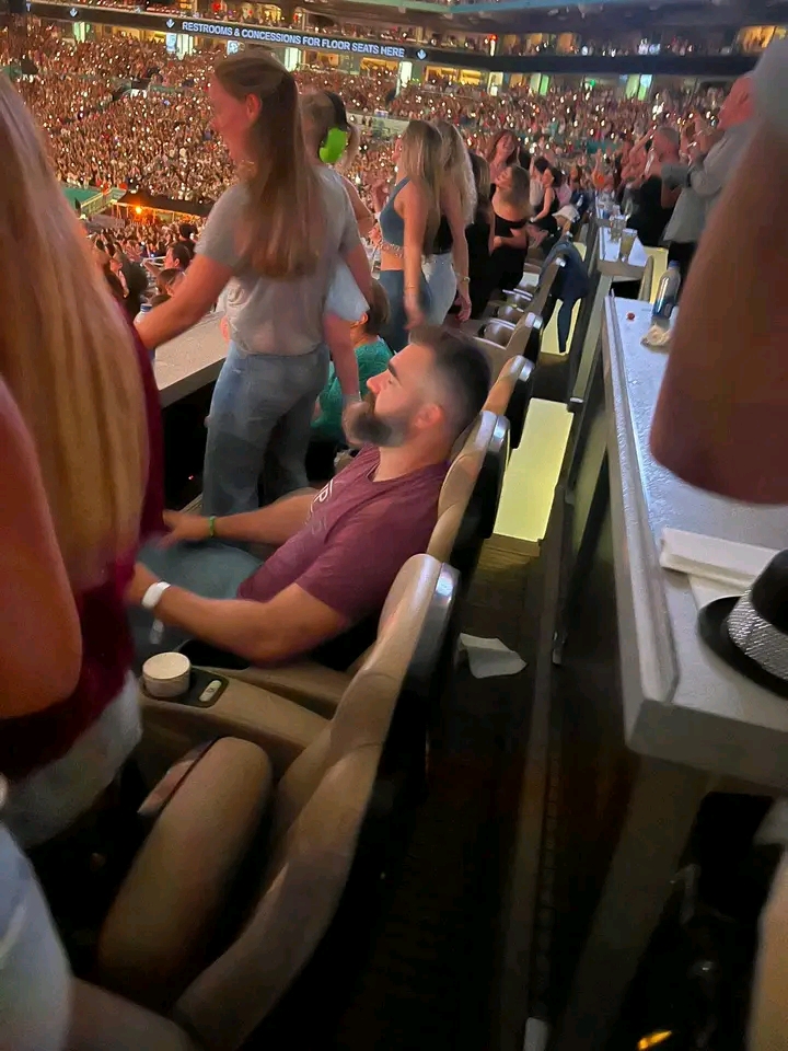 Jason Kelce has been spotted Sleeping at the Eras Tour Miami Tonight. Fans Questions Kylie for not… See more