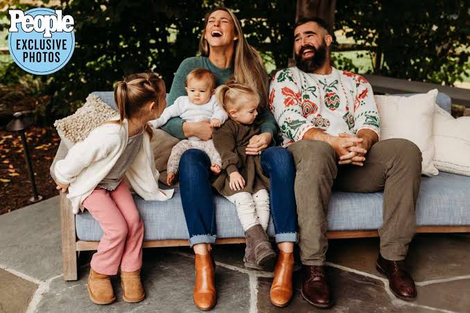 Celebration of Love: Jason Kelce and his wife Kylie Kelce mark their 8th wedding anniversary with a charming family picture. 😍